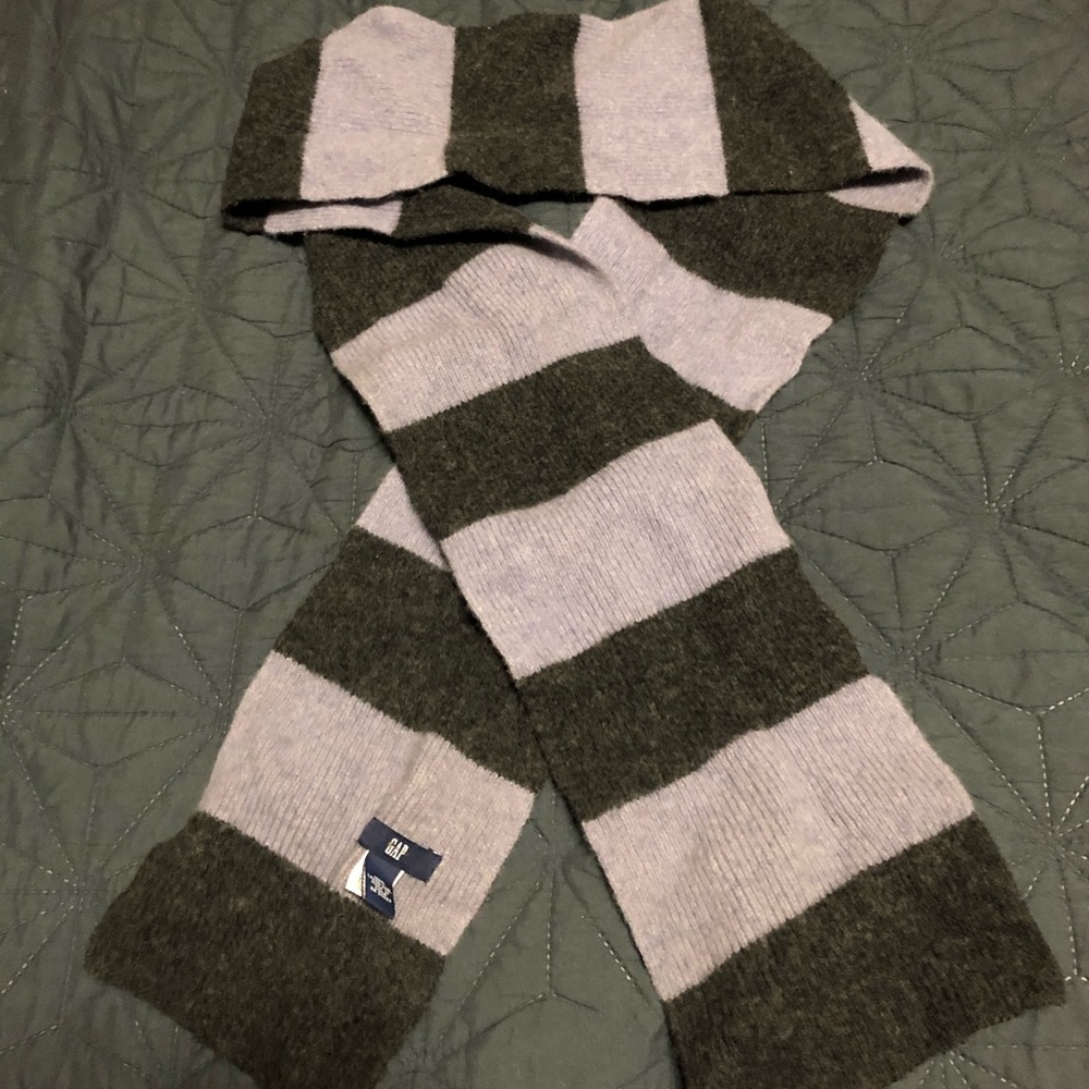 Gap lambs wool scarf.